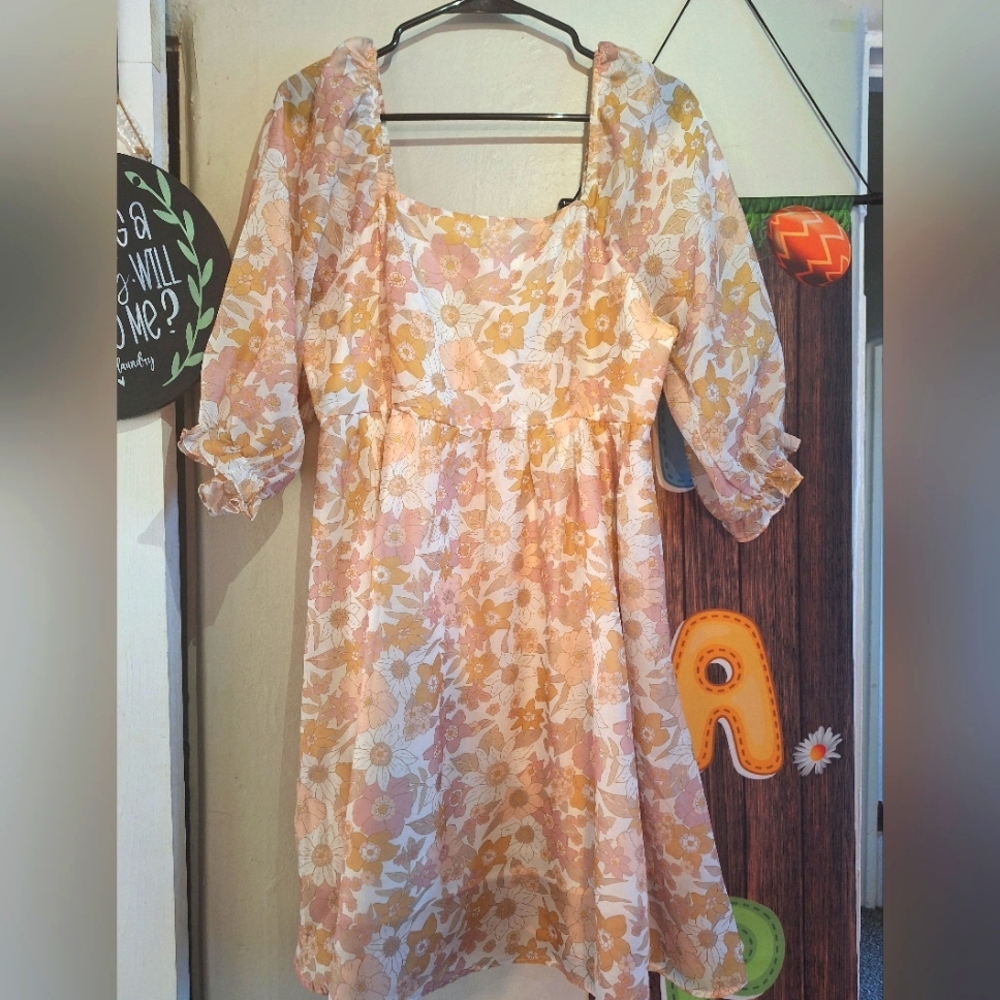 NWOT Floral Puff Sleeve Dress